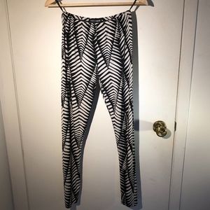 Printed Black & White High-Waisted Leggings